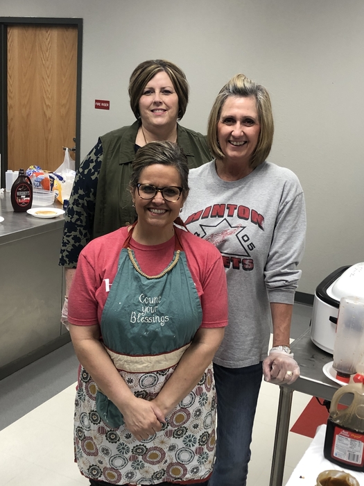 Mrs. Derryberry, Rosalie, and Patti were busy making pancakes this morning! They served our 5th graders and their teachers to kick off testing! Brain food to do their best! We are very appreciative of them for hosting breakfast this morning! Great things are happening here! ☄️